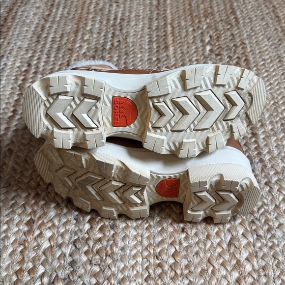 Sorel US 8 Joan FRWD Cozy Boot Lug Sole Leather Shearling Chunky - Picture 10 of 10